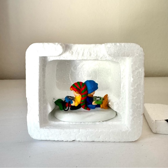 Department 56 North Pole Series Testing Video Games Is The Perfect Job - Picture 4 of 10